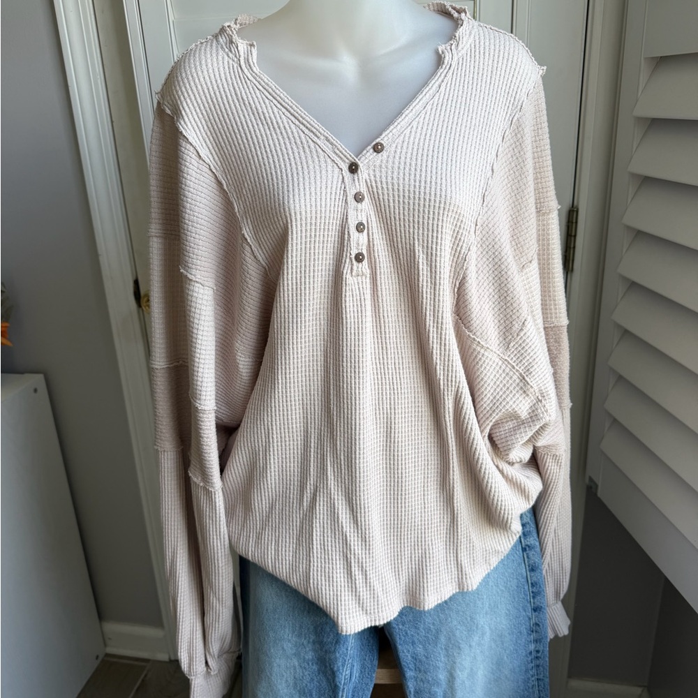 We The Free Callisto Henley in Taupe tagged size small